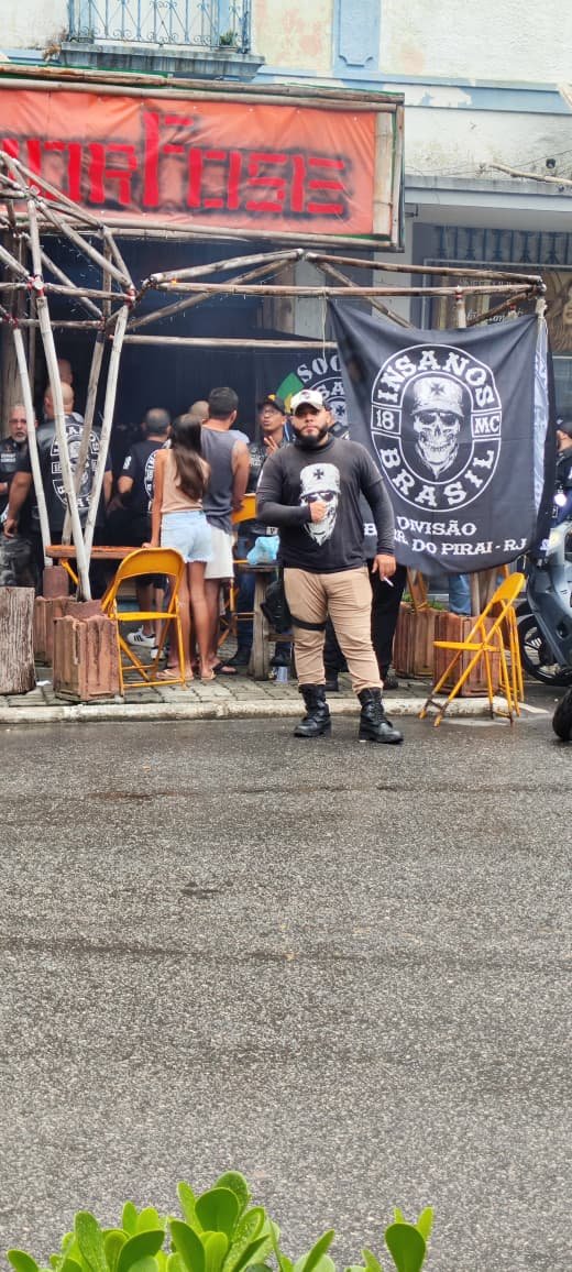 Marlboro representando o Comando XLIV